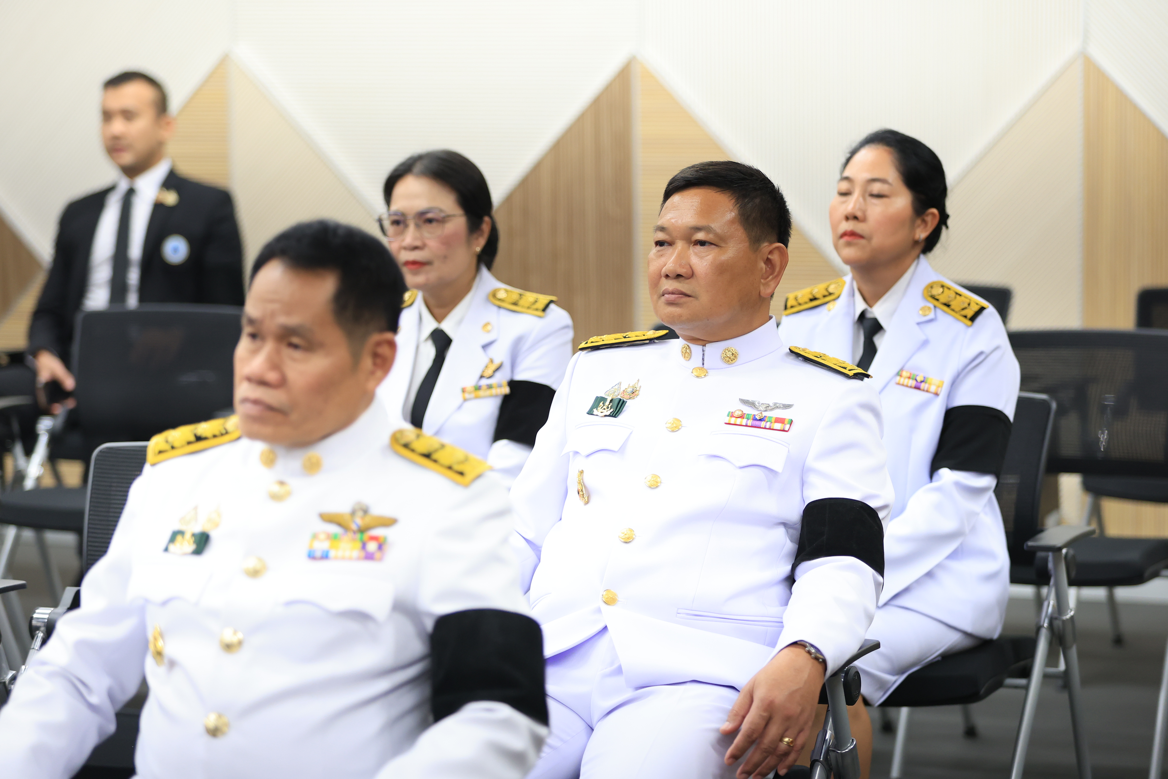 title - คณะผู้บริหาร ส.ป.ก. บันทึกเทปถวายพระพรชัยมงคล สมเด็จพระนางเจ้าสุทิดา พัชรสุธาพิมลลักษณ พระบรมราชินี เนื่องในโอกาสวันเฉลิมพระชนมพรรษา 48 พรรษา